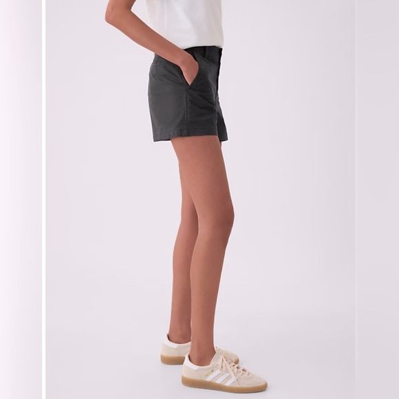 GAP 4” Downtown Khaki Shorts - Picture 4 of 8